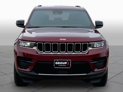 Used 2025 Jeep Grand Cherokee Laredo AWD/4WD image 4