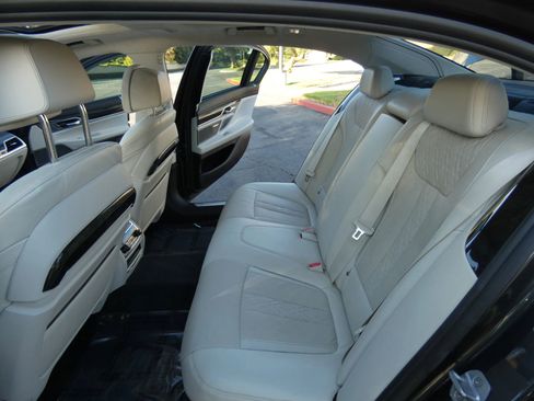 Used 2016 BMW 750i xDrive image 42