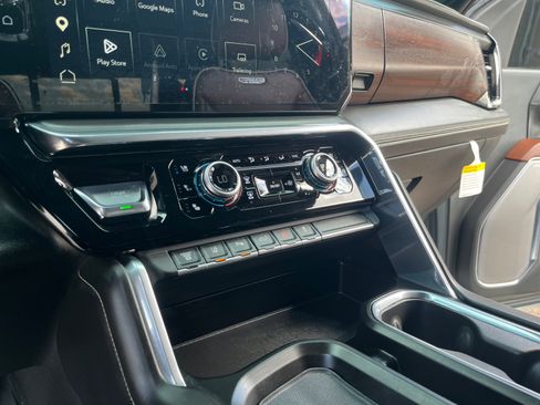 Used 2024 GMC Sierra 3500 Denali Ultimate image 31