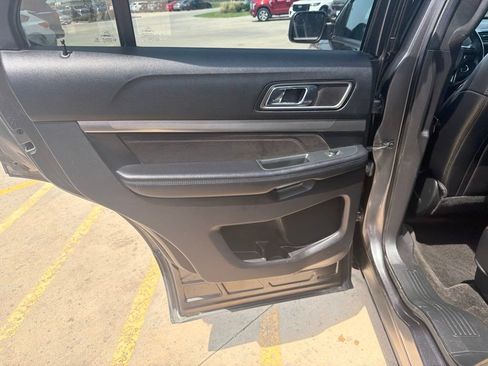 Used 2018 Ford Explorer XLT w/ Equipment Group 202A AWD/4WD image 19