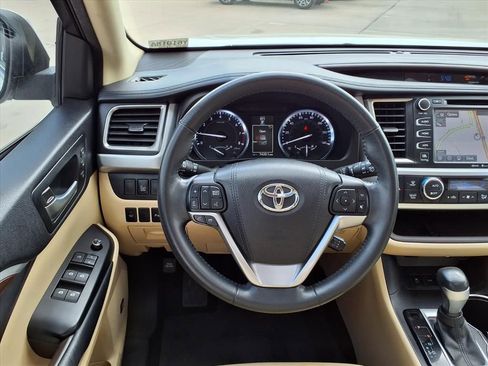 Used 2015 Toyota Highlander Limited image 16
