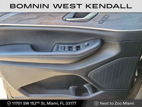 Used 2023 Jeep Grand Cherokee Limited image 25