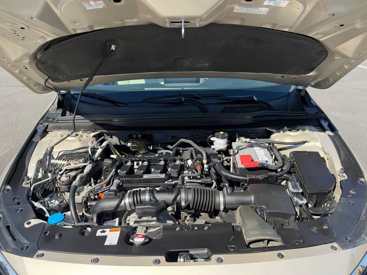 Used 2018 Honda Accord EX image 9