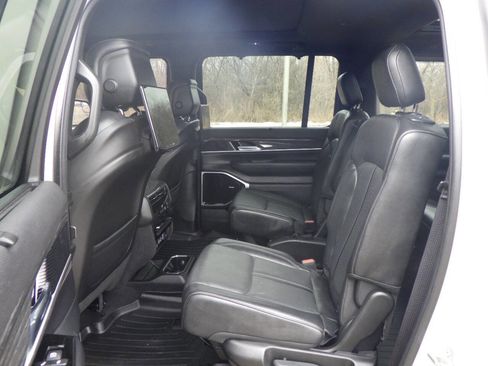 Used 2022 Jeep Wagoneer Series III w/ Premium Group I image 13