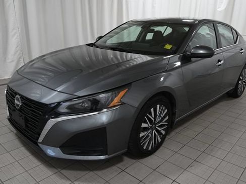 Used 2024 Nissan Altima 2.5 SV w/ SV Premium Package FWD image 16