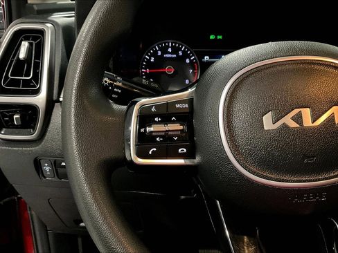 Used 2023 Kia Sorento LX FWD image 11