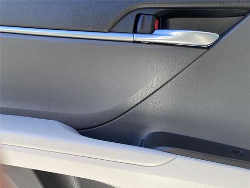 Used 2022 Toyota Camry SE image 30