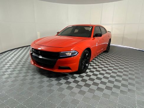Used 2018 Dodge Charger SXT Plus w/ Blacktop Package RWD image 3