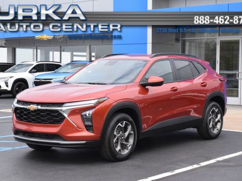 Certified 2024 Chevrolet Trax LT w/ Driver Confidence Package FWD image 1