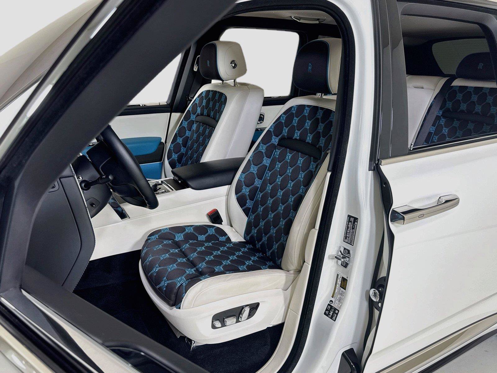 Used 2025 Rolls-Royce Cullinan AWD/4WD image 13