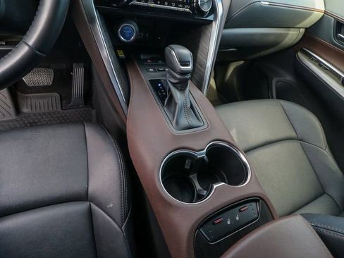 Used 2022 Toyota Venza XLE image 20