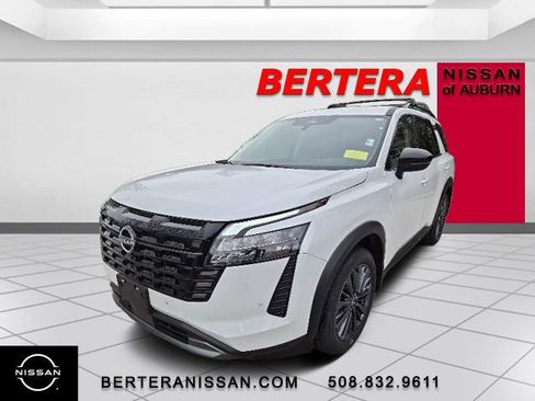 New 2026 Nissan Pathfinder SL w/ SL Premium Package AWD/4WD image 3
