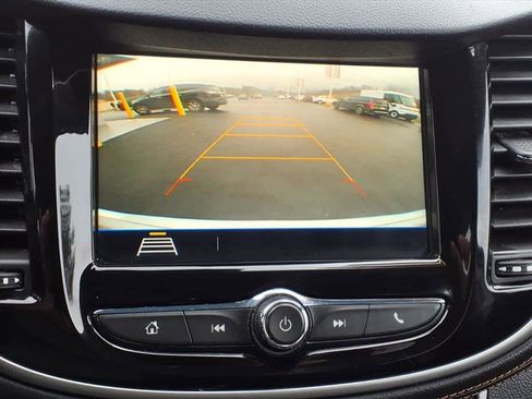 Used 2018 Chevrolet Trax LT w/ LT Convenience Package image 17