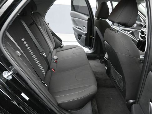 Used 2025 Hyundai Elantra SEL image 10