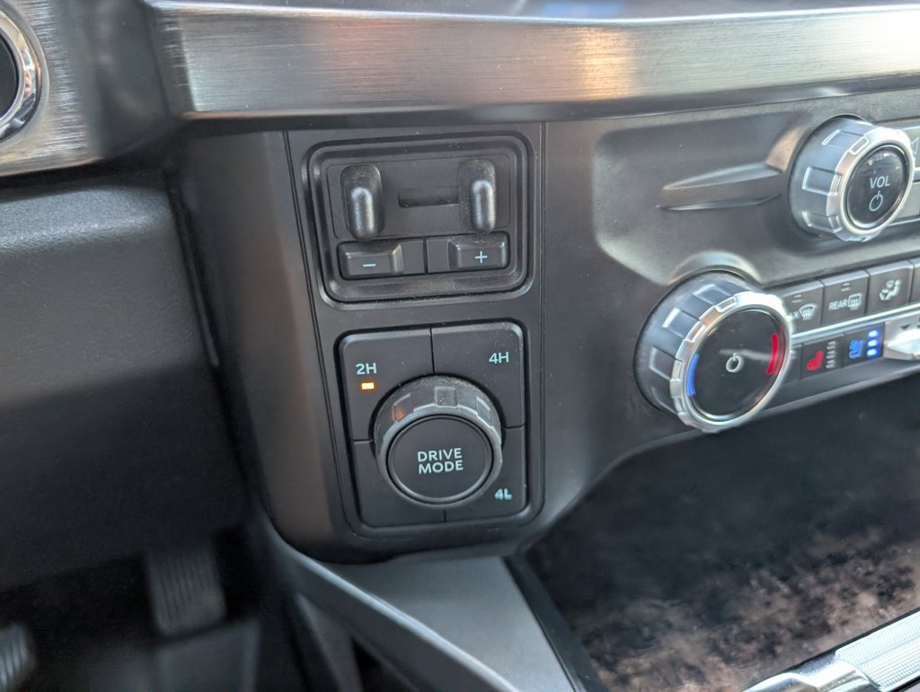 Used 2024 Ford F350 Lariat w/ Lariat Ultimate Package AWD/4WD image 19