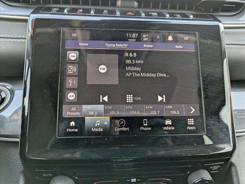 Used 2023 Jeep Grand Cherokee Laredo image 16