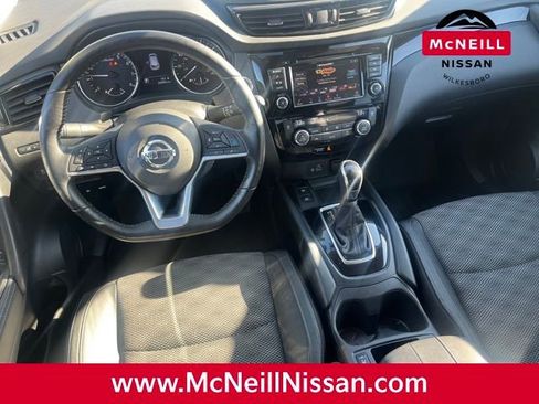 Used 2022 Nissan Rogue Sport SV w/ Technology Package image 16