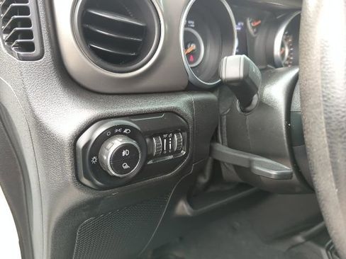 Used 2021 Jeep Gladiator Sport image 14