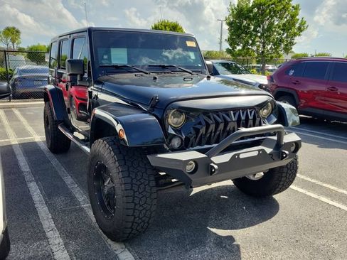 Used 2015 Jeep Wrangler Unlimited Sahara w/ Dual Top Group AWD/4WD image 3