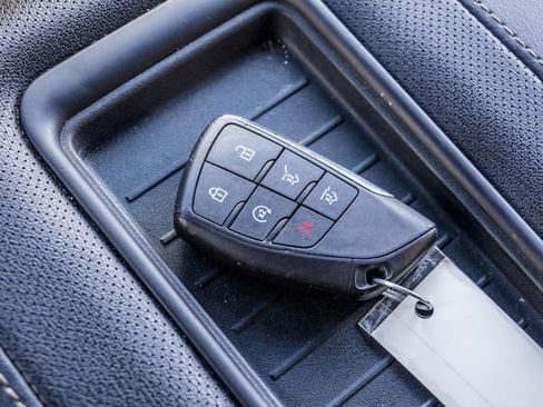 Used 2023 Chevrolet Suburban Premier image 31