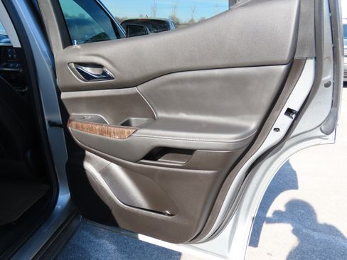 Used 2023 GMC Acadia Denali image 12