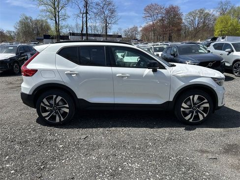 New 2025 Volvo XC40 B5 Plus w/ Protection Package Premier image 9