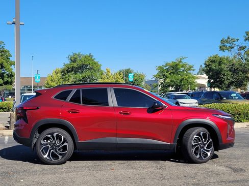 Used 2025 Chevrolet Trax RS w/ Driver Confidence Package image 9