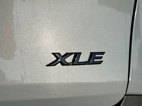 Used 2025 Toyota Sienna XLE Woodland Edition image 33