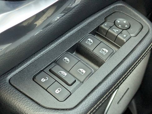 New 2026 RAM 1500 Laramie AWD/4WD image 24