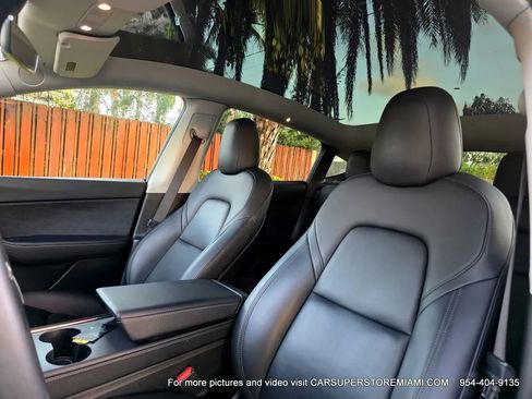 Used 2022 Tesla Model Y Long Range image 4