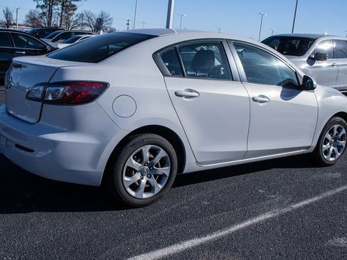 Used 2013 MAZDA MAZDA3 i SV w/ Convenience Pkg image 4