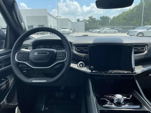 Used 2024 Jeep Wagoneer L Series II w/ Flexible Seating Group AWD/4WD image 14