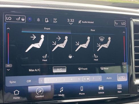 Used 2023 Chrysler Pacifica Touring-L FWD image 25