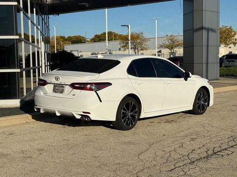 Used 2019 Toyota Camry SE image 3