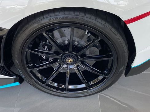 Used 2021 Lamborghini Aventador SVJ image 10