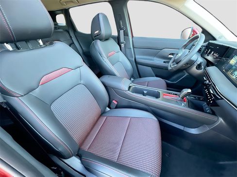 New 2025 Nissan Kicks SR w/ SR Premium Package image 25