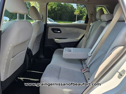 Used 2021 Nissan Rogue SV image 4