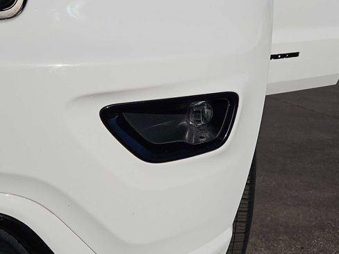 Used 2020 Jeep Grand Cherokee Altitude image 11