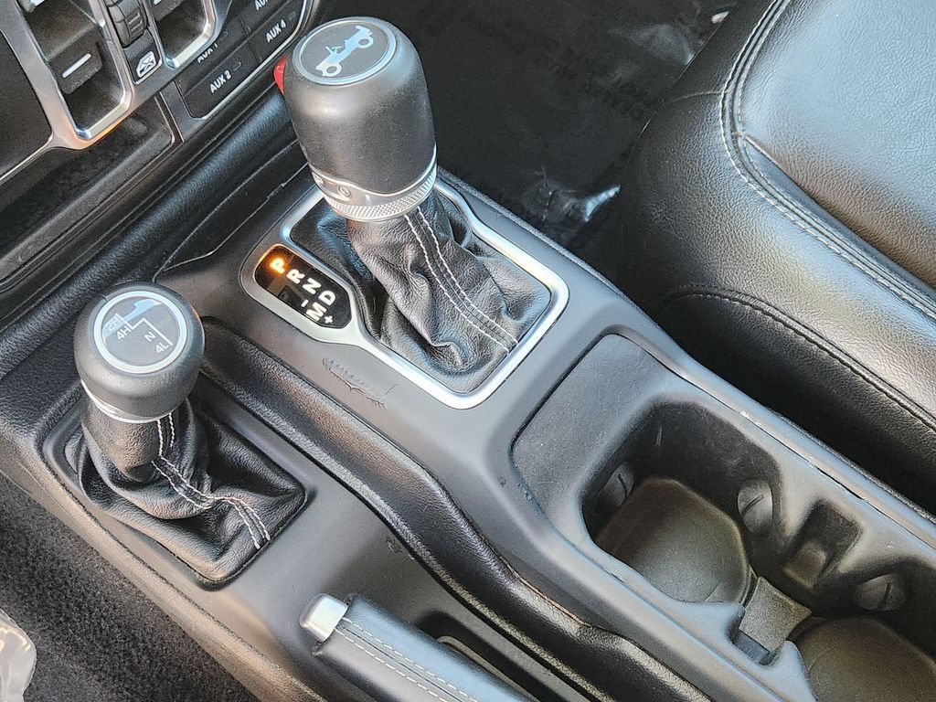 Used 2020 Jeep Wrangler Unlimited Sahara AWD/4WD image 11