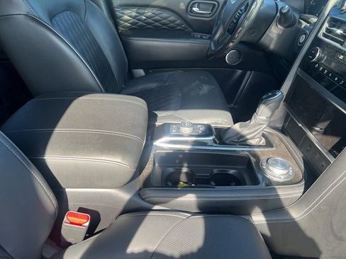 Used 2024 INFINITI QX80 Sensory w/ All-Season Package image 7