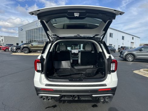 Certified 2025 Ford Explorer Platinum w/ Ultimate Package image 5