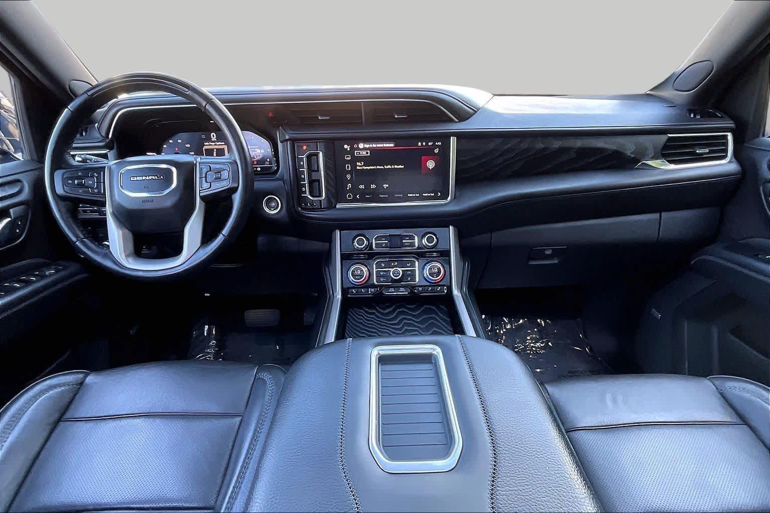 Used 2024 GMC Yukon Denali w/ Advanced Technology Package AWD/4WD image 15