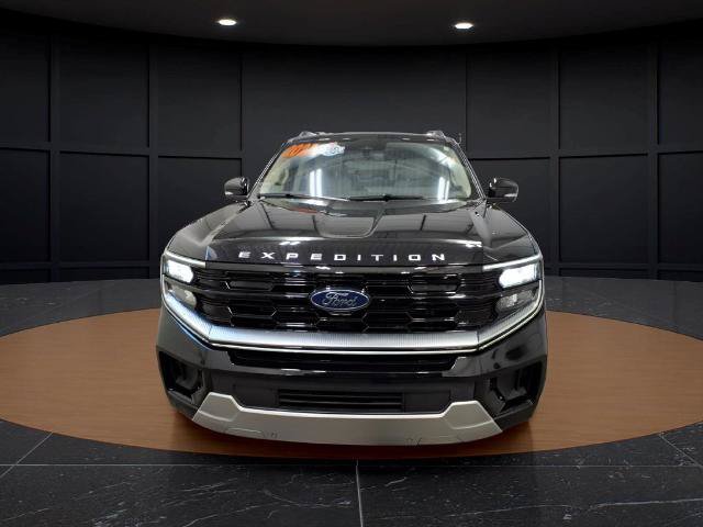 Certified 2025 Ford Expedition Platinum w/ Driver's Package AWD/4WD image 2