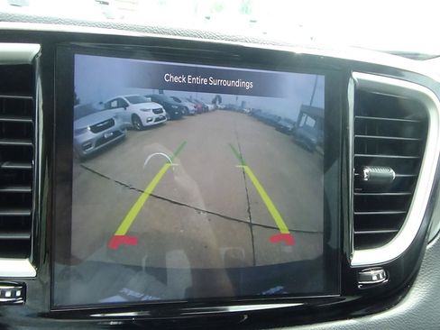Certified 2024 Chrysler Pacifica Touring-L FWD image 27