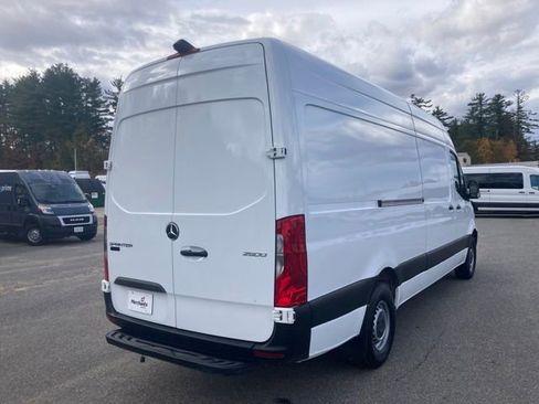 Used 2022 Mercedes-Benz Sprinter 2500 image 7