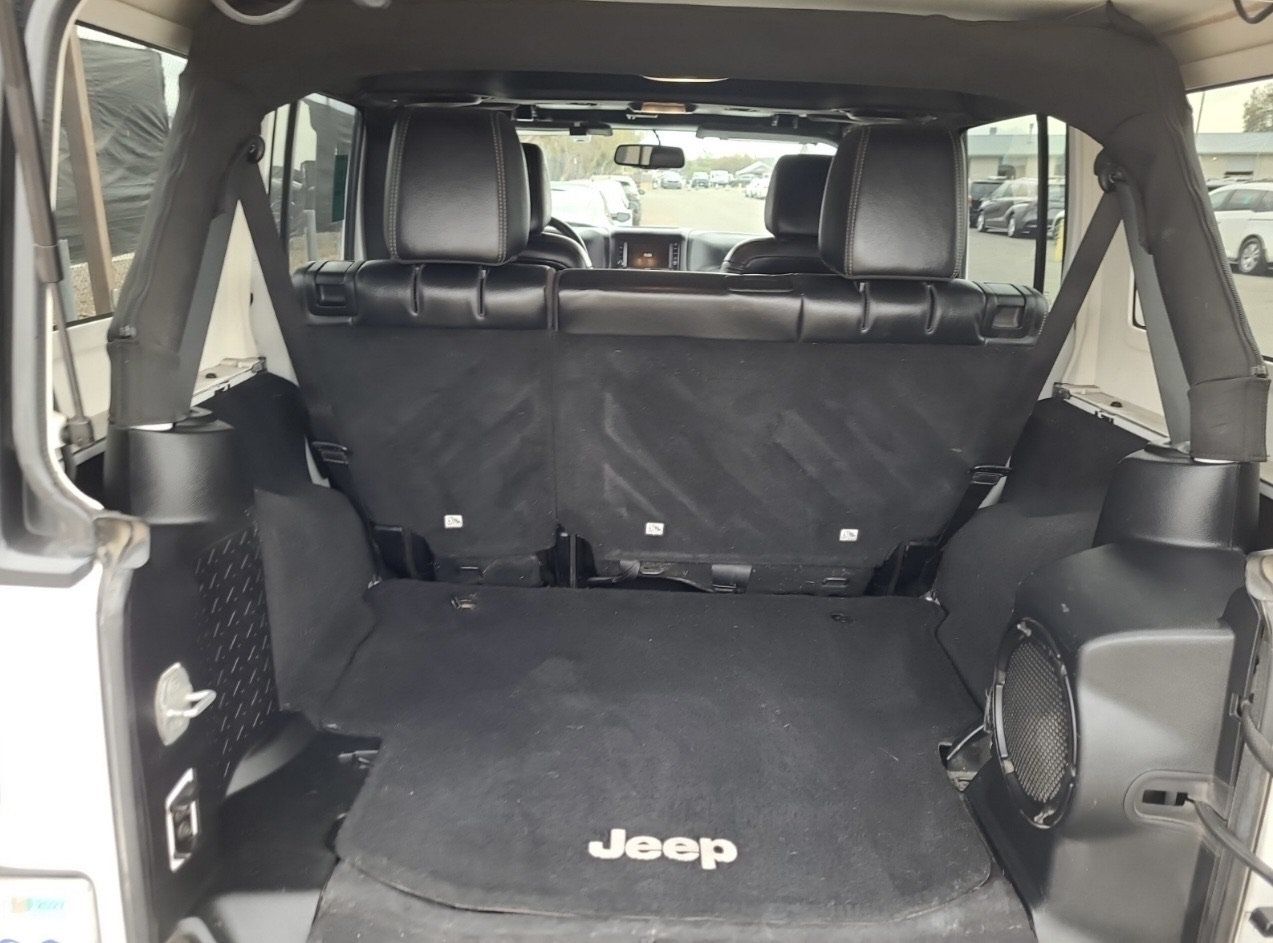 Used 2013 Jeep Wrangler Unlimited Rubicon w/ Connectivity Group AWD/4WD image 15