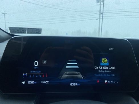 Used 2025 Chevrolet Equinox LT w/ Convenience Package II image 12