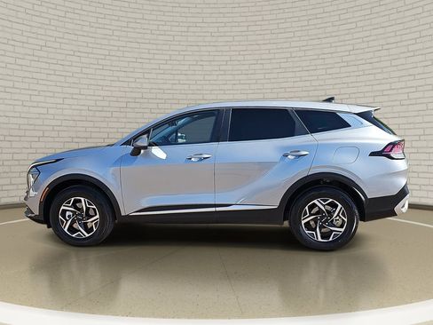 Used 2025 Kia Sportage LX image 8