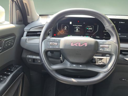 Used 2024 Kia EV9 Land AWD/4WD image 11