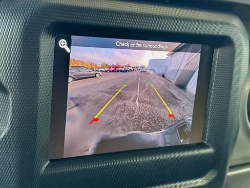 Used 2021 Jeep Gladiator Willys image 17